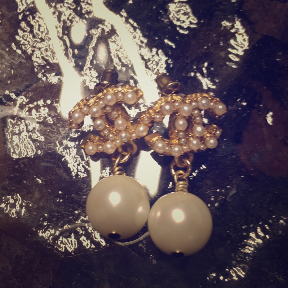 White pearl earrings